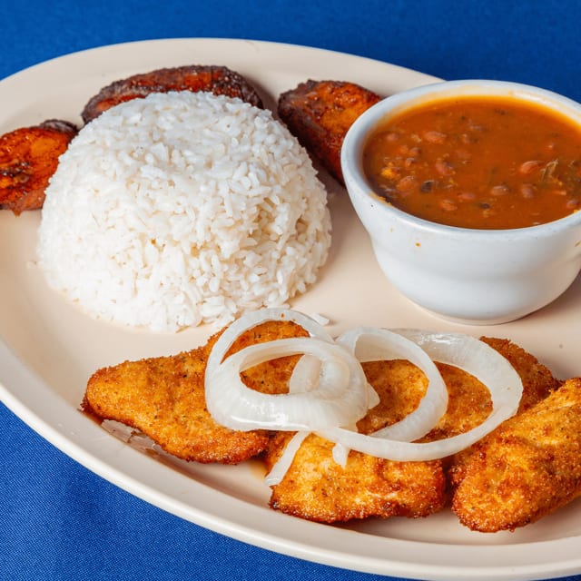 Pechuga Empanizada Meal.